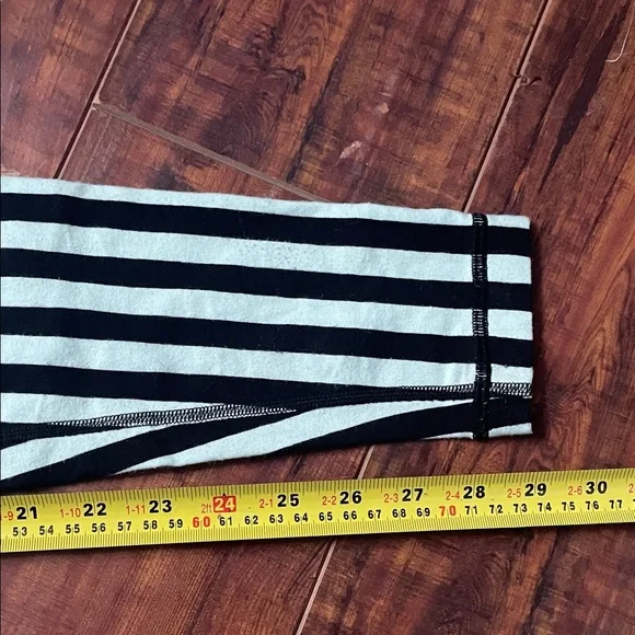 Vintage Lululemon mint green and black striped full length leggings, size 6 - Picture 5 of 5